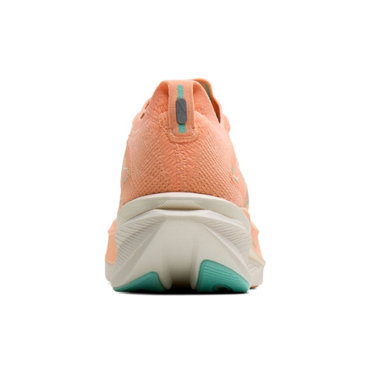 Buty do biegania damskie Brooks Hyperion Max 3 brzoskwiniowe